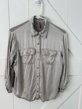 XCVI Ludolf Button Up Top gray in a small